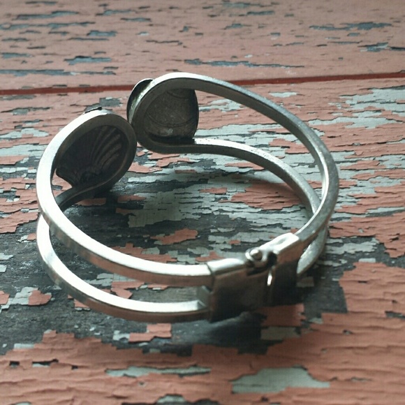 Childs Shell Bracelet - Picture 3 of 5